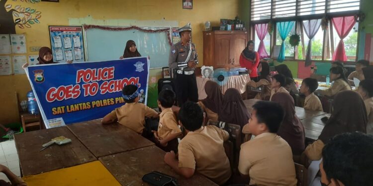 Sat Lantas Polres Pinrang Gelar Police Goes To School di SDN 16 Pinrang