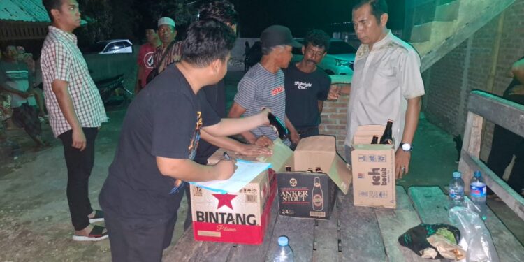 POLISI AMANKAN RATUSAN BOTOL MINUMAN KERAS”MIRAS”