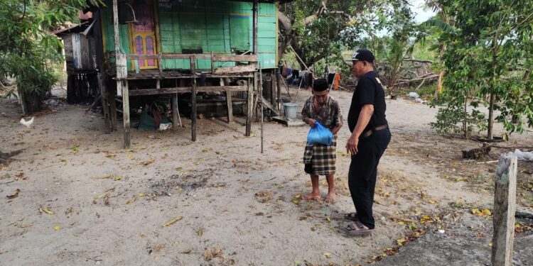 Pimpinan Matalasinrang Tuntaskan Penyaluran Zakat Fitrah KUA di Lebbo